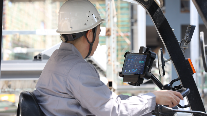 Forklift Tablet Guide: How to Choose a Rugged Tablet for Warehouse Vehicles in 2026