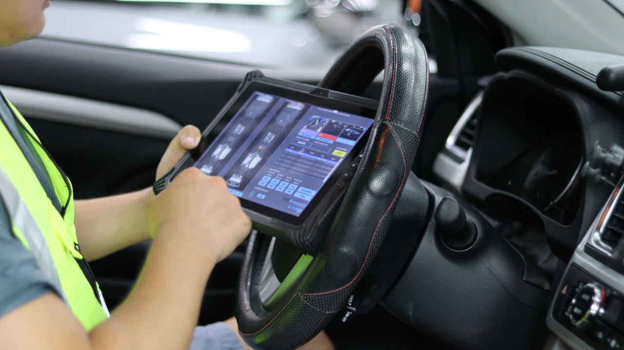 Rugged Tablets for Transportation: Improving Fleet Efficiency and Real-Time Operations