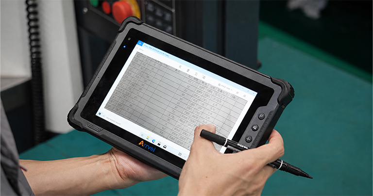 arrvel Tablets for service technicians used for field maintenance, work orders and outdoor service operations
